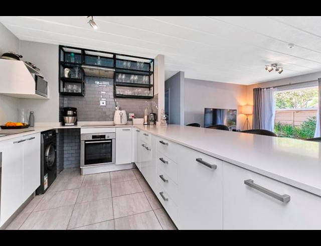 2 BEDROOM APARTMENT FOR SALE IN RIVONIA